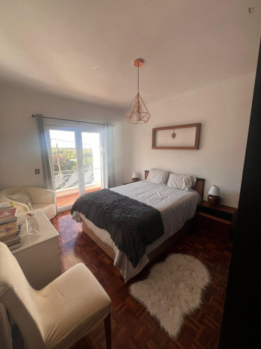 Spacious Double Bedroom just a 10-minute drive from Morena Beach