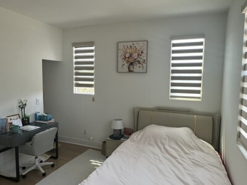 Big, Bright Master BedRoom in Irvin