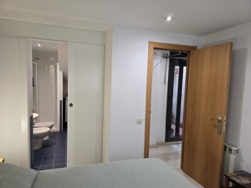 En-suite room with private bathroom  - Gallery -  5