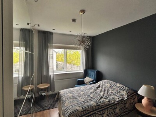 Luxury Room for Rent, 10 Min Walk t