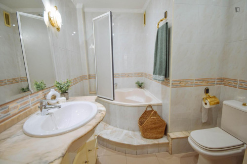 Pleasing double bedroom close to the university and city center - Gallery - 8