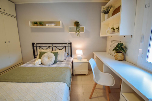 Pleasing double bedroom close to the university and city center