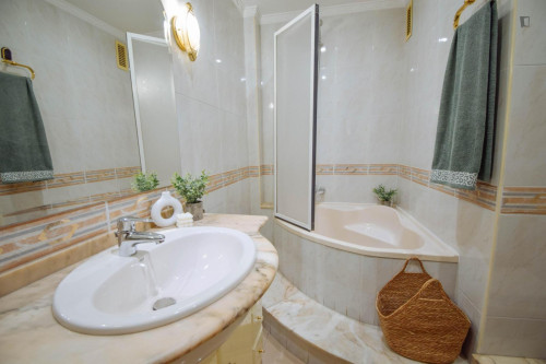 Pleasing double bedroom close to the university and city center - Gallery - 9