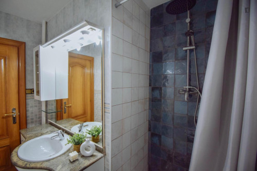 Pleasing double bedroom close to the university and city center - Gallery - 10