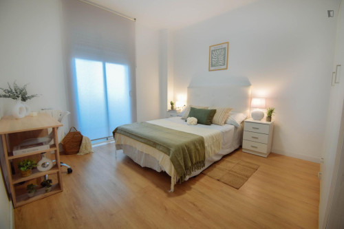 Beautiful double bedroom within walking distance to the university