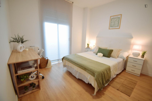Beautiful double bedroom within walking distance to the university