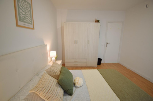 Beautiful double bedroom within walking distance to the university
