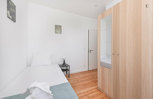 Alluring single ensuite bedroom in Alcântara