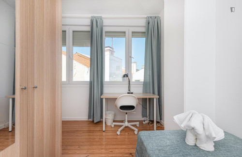 Alluring single ensuite bedroom in Alcântara