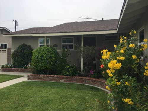 Clean Queen bed near Knott's and Di