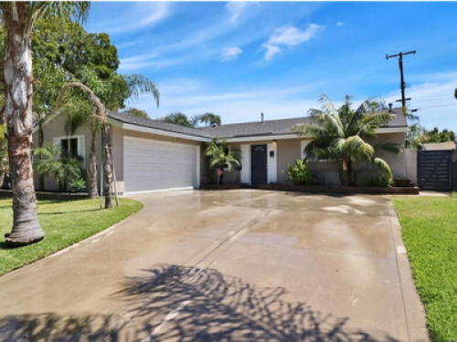 Relaxing Pool Home Near Schools &