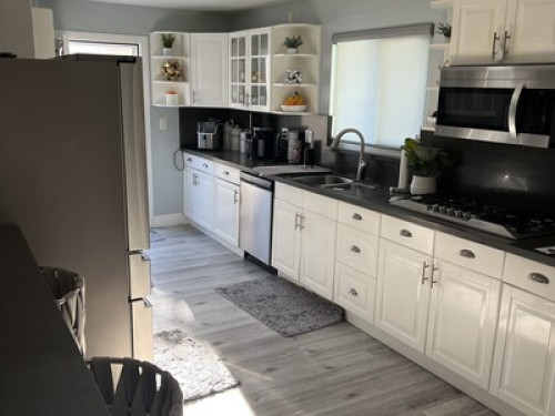 Relaxing Pool Home Near Schools &