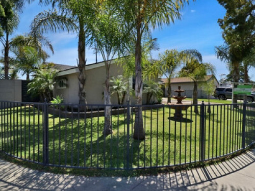 Relaxing Pool Home Near Schools &