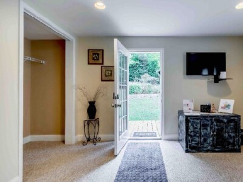 Lower Level Suite  - Gallery -  5