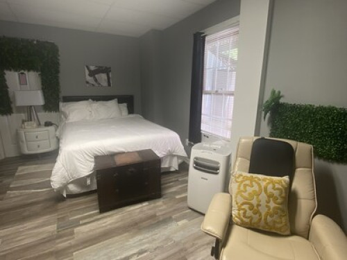 Lower Level Suite - Gallery - 8