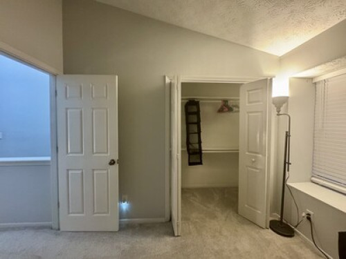 Private Room in Townhouse Community