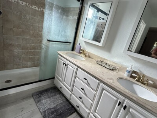 Rooms in Newly Renovated Mid-Century Home 