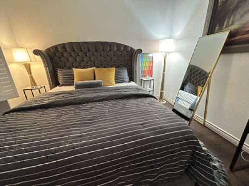 Rooms in Newly Renovated Mid-Century Home  - Gallery - 8