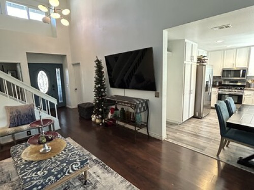 Rooms in Newly Renovated Mid-Century Home 