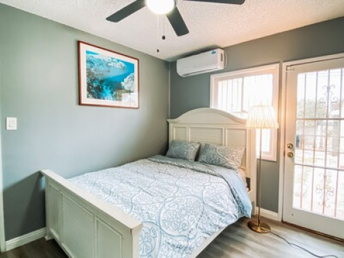 Beautiful room 15’ to downtown LA - Gallery - 20