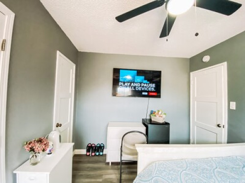 Beautiful room 15’ to downtown LA - Gallery - 15