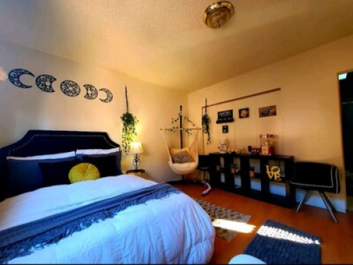 Luxurious  Room with Private Bath - Gallery - 9