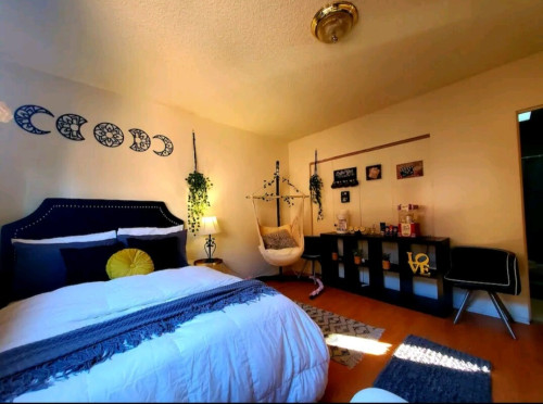 Luxurious  Room with Private Bath - Gallery - 10