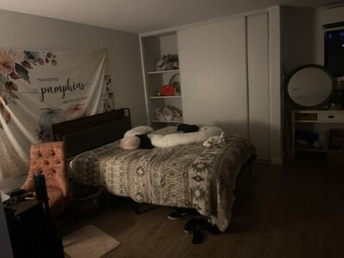 Big open room with kitchen included