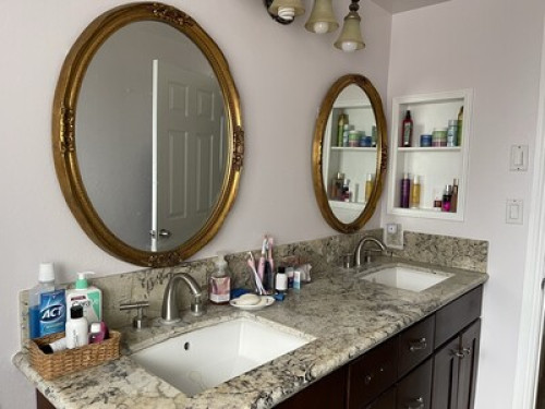 Quiet room in prestigious neighborh