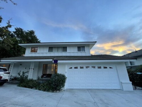 Quiet room in prestigious neighborh