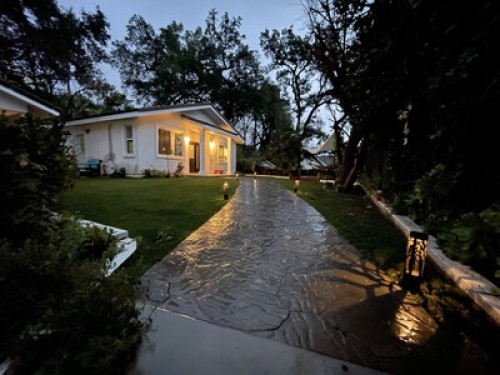 Quiet room in prestigious neighborh