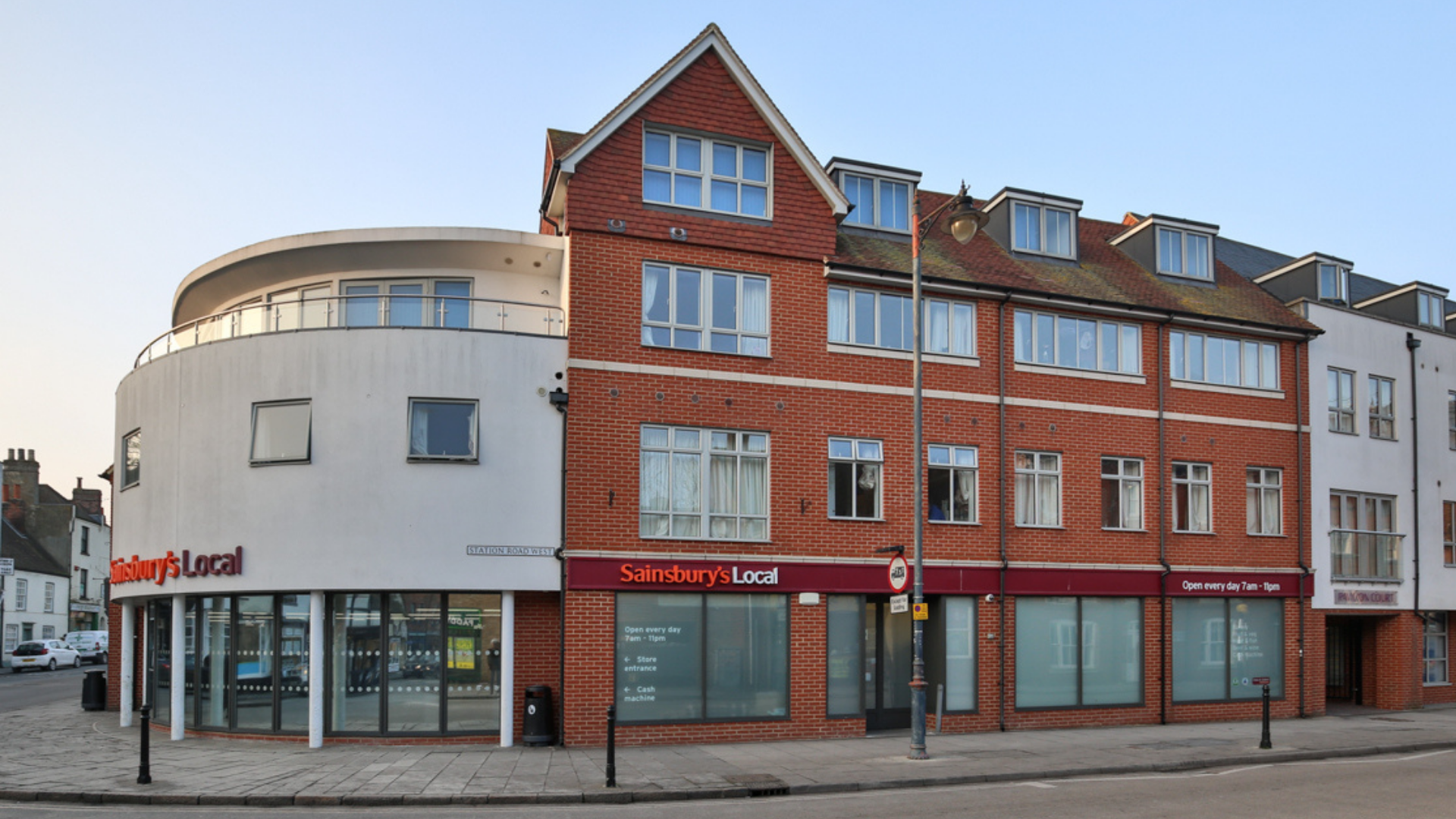  Classic 4 Bed Flat  -  Pavilion Court  - Gallery -  1