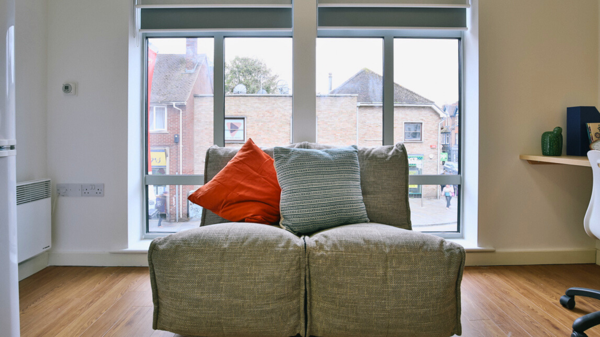 Classic Bigger 1-Bed Balcony Flat - 4