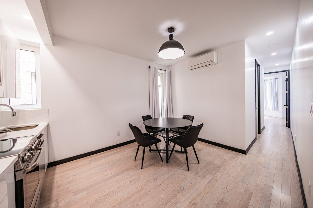  #1894: Ditmas Park - Queen Bedroom B W/ Private Bathroom  -  #1894: Ditmas Park  - Gallery -  16