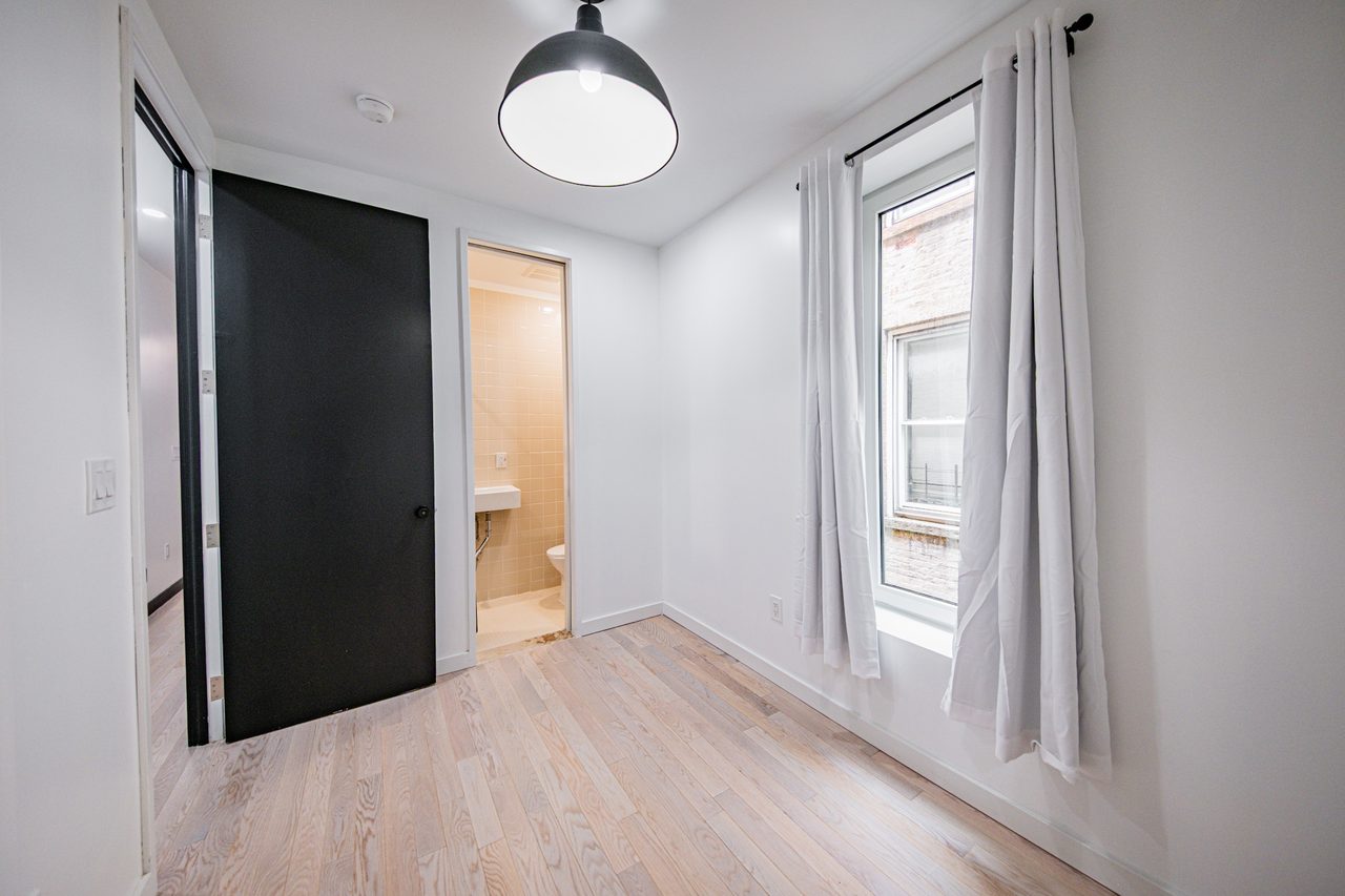 #1894: Ditmas Park - Queen Bedroom B W/ Private Bathroom - #1894: Ditmas Park - Gallery - 19