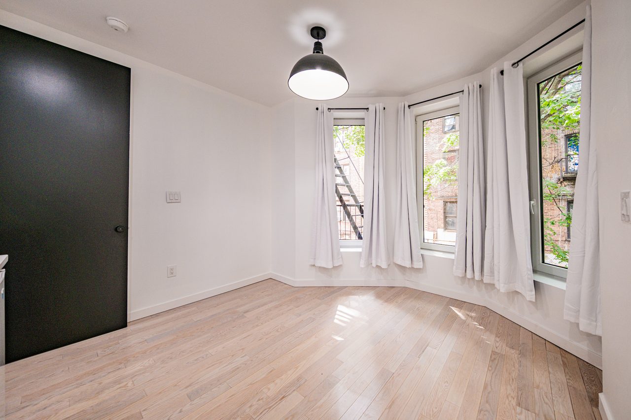  #1894: Ditmas Park - Queen Bedroom D W/ Private Bathroom  -  #1894: Ditmas Park  - Gallery -  20