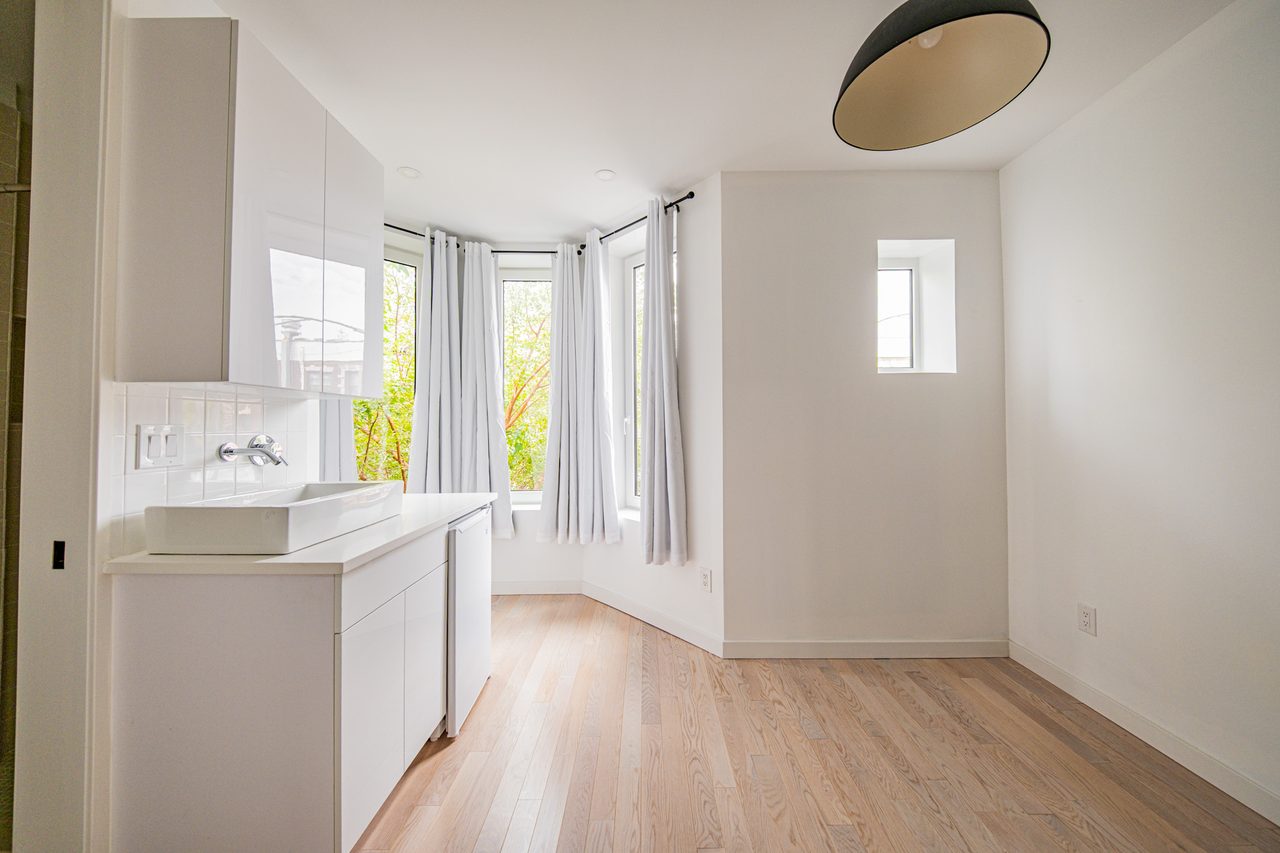 #1894: Ditmas Park - Queen Bedroom A W/ Private Bathroom - #1894: Ditmas Park - Gallery - 17