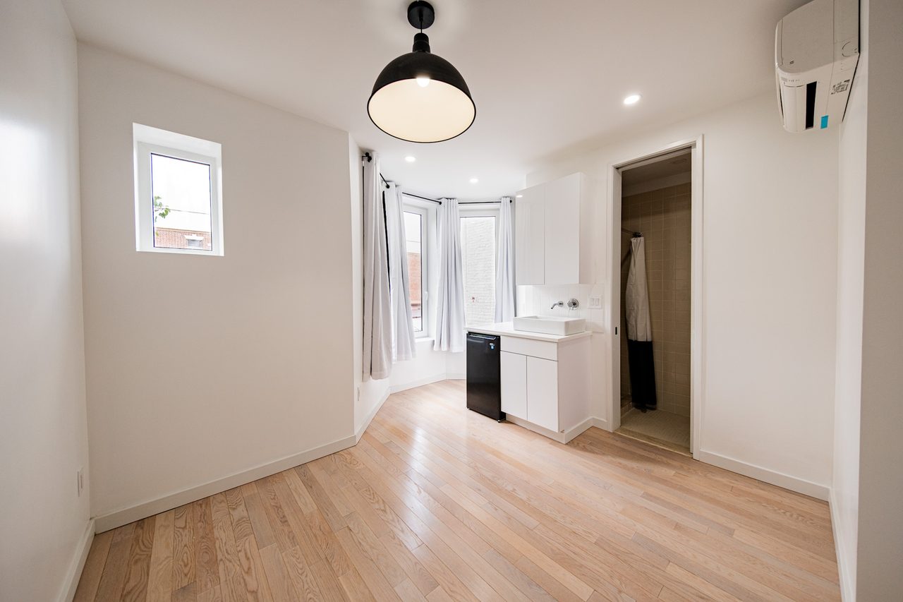 #1894: Ditmas Park - Queen Bedroom A W/ Private Bathroom - #1894: Ditmas Park - Gallery - 3