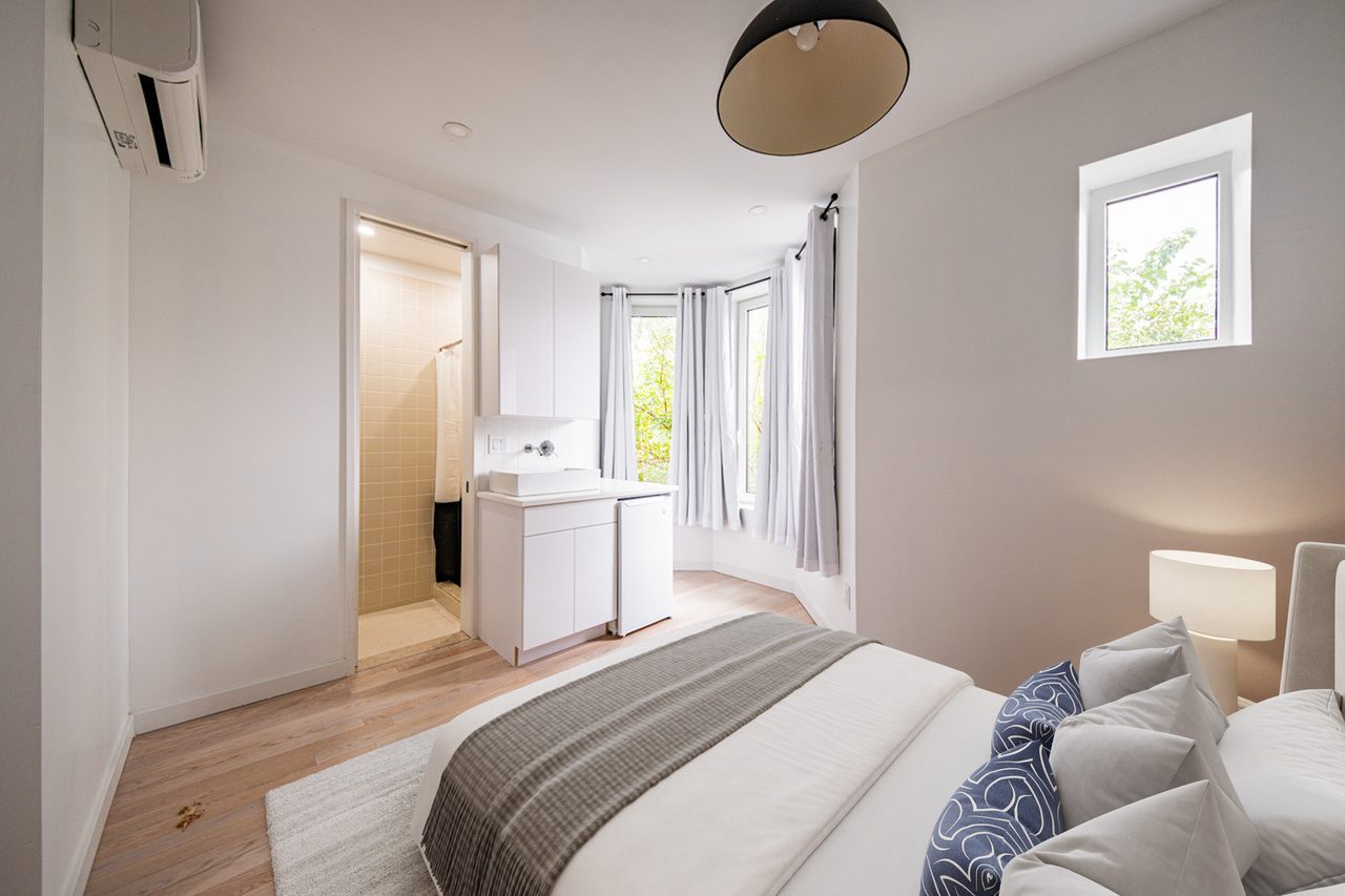  #1894: Ditmas Park - Queen Bedroom A W/ Private Bathroom  -  #1894: Ditmas Park  - Gallery -  4