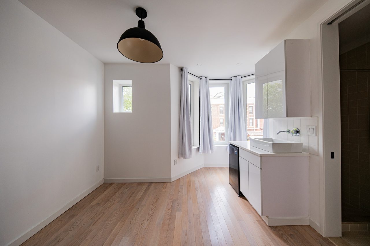 #1894: Ditmas Park - Queen Bedroom A W/ Private Bathroom - #1894: Ditmas Park - Gallery - 2