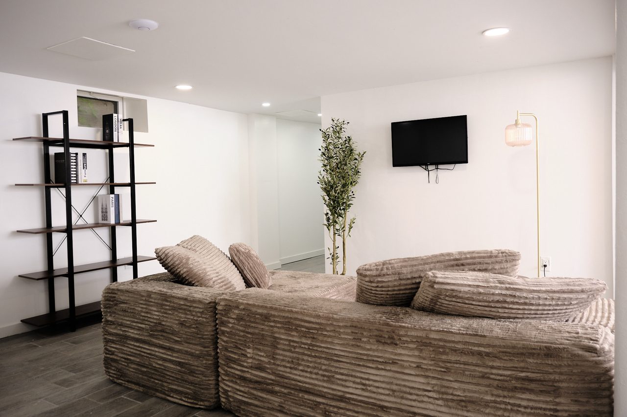 #1894: Ditmas Park - Queen Bedroom C W/ Private Bathroom - #1894: Ditmas Park - Gallery - 8