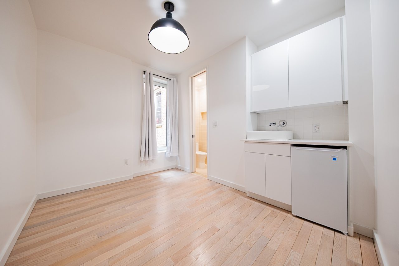 #1894: Ditmas Park - Queen Bedroom C W/ Private Bathroom - #1894: Ditmas Park - Gallery - 15