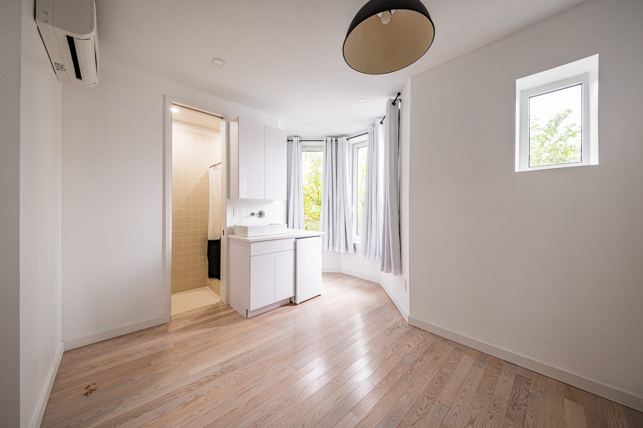 #1893: Ditmas Park - Queen Bedroom A W/ Private Bathroom - #1893: Ditmas Park - Gallery - 2