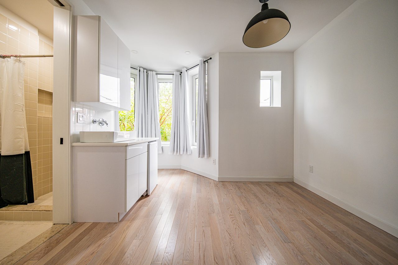 #1893: Ditmas Park - Queen Bedroom A W/ Private Bathroom - #1893: Ditmas Park - Gallery - 10