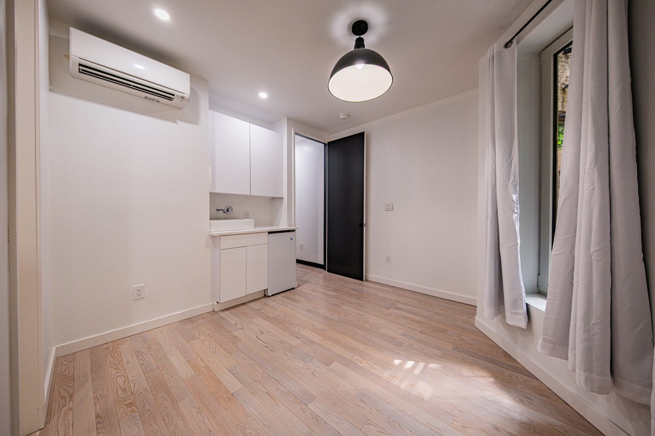#1893: Ditmas Park - Queen Bedroom D W/ Private Bathroom - #1893: Ditmas Park - Gallery - 3