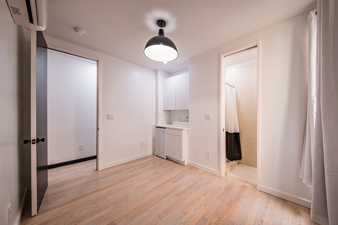 #1893: Ditmas Park - Queen Bedroom C W/ Private Bathroom - #1893: Ditmas Park - Gallery - 13