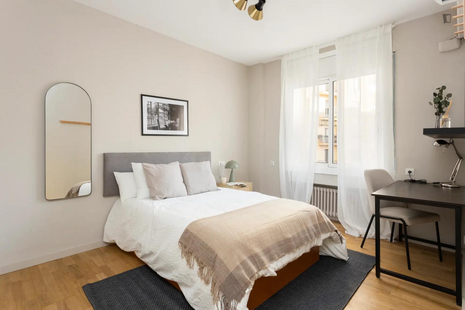 Bedroom For Rent In Entença 328, Barcelona - Bedroom for rent in Entença 328, Barcelona - Gallery - 1