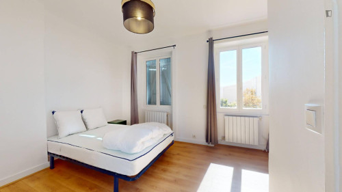 Sunny single bedroom in Gratte Ciel