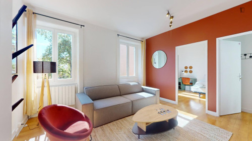 Sunny single bedroom in Gratte Ciel