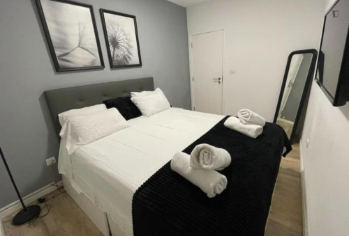 Charming flat next to Olaias metro station